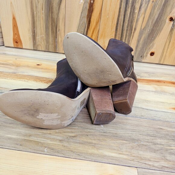 Mi Piaci Stacked Heel Leather Ankle Boot - Picture 5 of 7